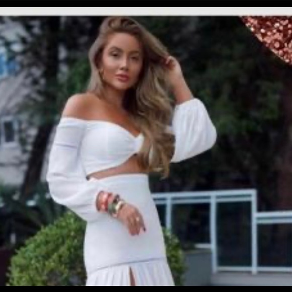 Cropped and Skirt Off White BLitz Closet - Picture 2 of 10